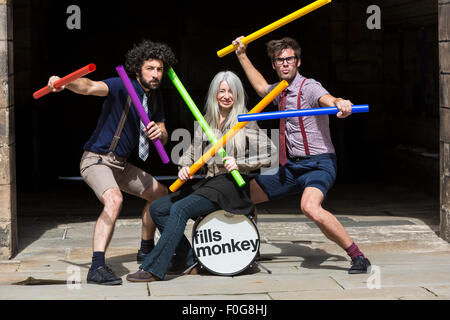 Endinburgh, UK. Il 15 agosto, 2015. Star internazionali e mondiali per il solo, orchestrale contemporanea e percussionista Dame Evelyn Glennie unisce il francese drumming duo riempie la scimmia a George Heriot della scuola, ha detto di essere fonte di ispirazione per la scuola di Hogwarts nei libri di Harry Potter. Credito: Richard Dyson/Alamy Live News Foto Stock