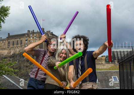 Endinburgh, UK. Il 15 agosto, 2015. Star internazionali e mondiali per il solo, orchestrale contemporanea e percussionista Dame Evelyn Glennie unisce il francese drumming duo riempie la scimmia a George Heriot della scuola, ha detto di essere fonte di ispirazione per la scuola di Hogwarts nei libri di Harry Potter. Credito: Richard Dyson/Alamy Live News Foto Stock