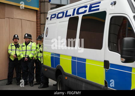 Attività di polizia a difesa inglese Campionato Rally in Walsall Inghilterra il 15 agosto 2015 Foto Stock