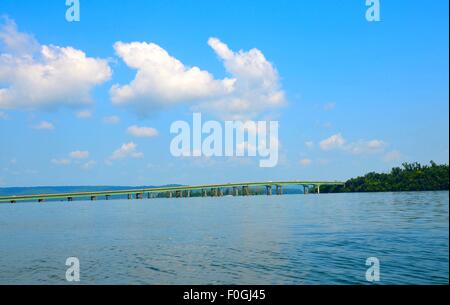 Lake Guntersville, Alabama, Tennessee River Bridge. Foto Stock