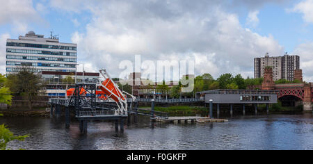 Il Centro di Arte marinaresca, parte di Glasgow City College Facoltà di Studi nautico sul fiume Clyde. Città ponte di unione. Scozia Foto Stock