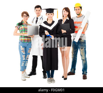 Gruppo di diverse persone in diverse professioni in piedi con graduazione Foto Stock