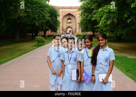 Le ragazze della scuola in Delhi India gli studenti sul Tour di Studio a Humayun tomba monumento Foto Stock