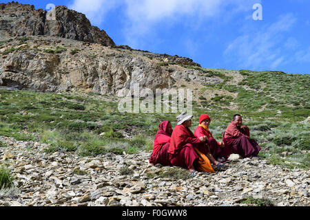 I monaci buddisti in Himalaya Montagne in Ladakh India Jammu e Kashmir Foto Stock