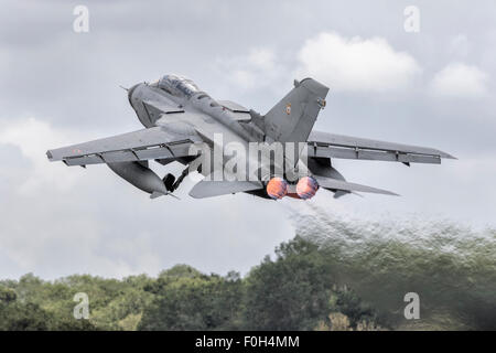 Panavia Tornado fighter bomber della forza aerea italiana - riscaldare il decollo Foto Stock