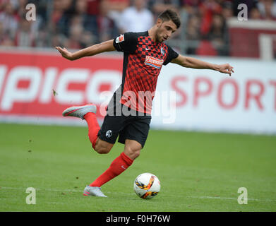 Freiburg è Vincenzo Grifo in azione durante il tedesco di seconda divisione partita di calcio tra SC Friburgo e VfL Bochum a Schwarzwald-Stadion a Friburgo in Germania, 15 agosto 2015. Foto: PATRICK SEEGER/dpa Foto Stock