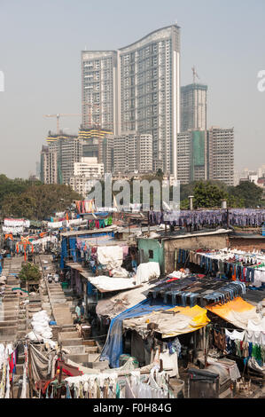 Mumbai, India. Mahalaxmi Dhobi Ghat outdoor open-air servizio lavanderia, uno di Mumbai della principali attrazioni turistiche. Foto Stock