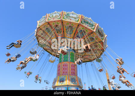 La gente a cavalcare l'onda Swinger alla Ohio State Fair in Columbus, Ohio. Foto Stock