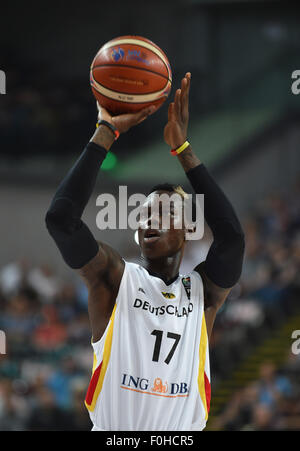 Bremen, Germania. 16 Ago, 2015. La Germania Dennis Schroeder in azione durante il basket internazionale tra la Germania e la Croazia a Bremen, Germania, 16 agosto 2015. Foto: CARMEN JASPERSEN/DPA/Alamy Live News Foto Stock