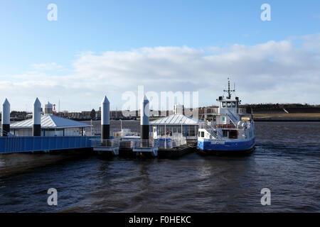 Le protezioni al terminal del traghetto a South Shields, Inghilterra. Foto Stock