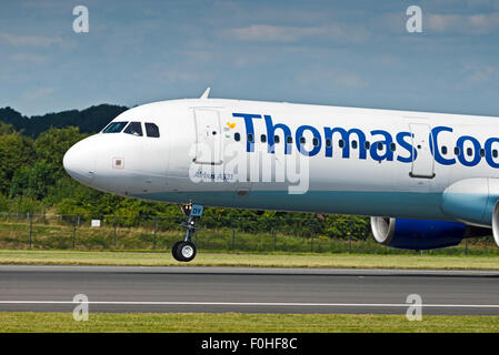 G-TCDY Thomas Cook Airlines Airbus A321-200 Aeroporto di Manchester Inghilterra England Regno Unito partenza Foto Stock