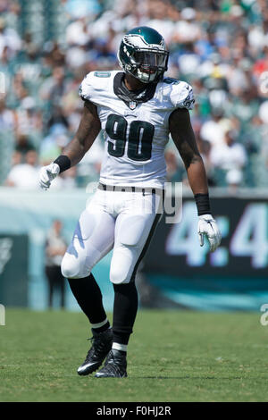 Philadelphia, Pennsylvania, USA. 16 Ago, 2015. Philadelphia Eagles linebacker Marcus Smith (90) in azione durante il gioco di NFL tra gli Indianapolis Colts e Philadelphia Eagles al Lincoln Financial Field di Philadelphia, Pennsylvania. Christopher Szagola/CSM/Alamy Live News Foto Stock