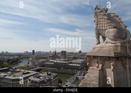 Vista dalla Torre Saint-Jacques su Parigi, Francia. Foto Stock