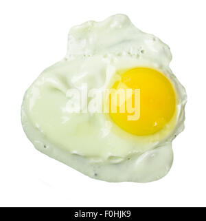 Singolo uovo fritto isolato su bianco Foto Stock