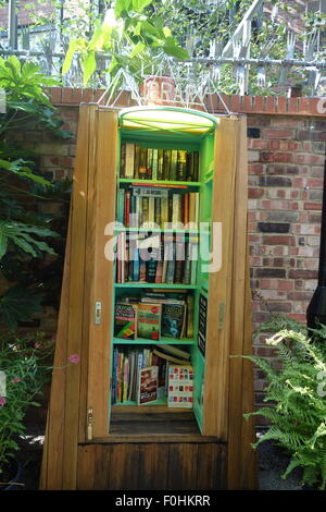 Piccola biblioteca, gibbone di affitto, Southwark, Londra, Regno Unito Foto Stock