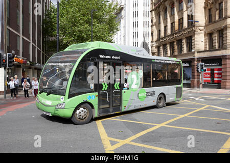 Metro libero bus navetta percorso verde due nel centro della città di Manchester Inghilterra England Regno Unito Foto Stock