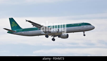 Aer Lingus Airbus A321 EI-CPH venuta in terra a aeroporto di Heathrow LHR Foto Stock