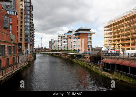 Il fiume Irwell tra Spinningfields e salford Manchester Inghilterra England Regno Unito Foto Stock