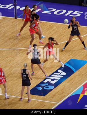 Sydney, Australia. 15 Agosto, 2015. Inghilterra subito 0:39 perdita per la Nuova Zelanda nelle semifinali del Netball World Cup Credito: MediaServicesAP/Alamy Live News Foto Stock