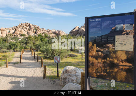 Barker dam trail segno di testa a Joshua Tree National Park California USA Foto Stock