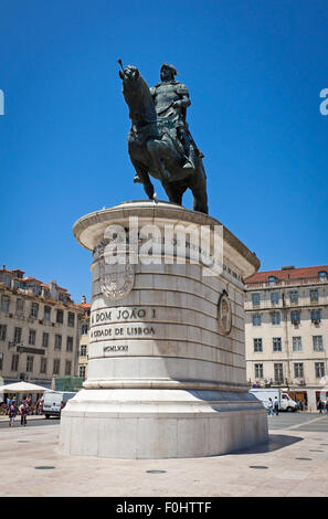 Equestre statua in bronzo di Dom João I, noto anche come Giovanni I del Portogallo, situato in Piazza Figueira a Lisbona, Portogallo Foto Stock