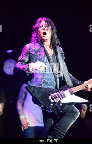 Irvine, CA, Stati Uniti d'America. 16 Ago, 2015. Musicista - TOM KEIFER sul palcoscenico Cathouse Live 2015 Irvine Meadows, Irvine, CA, Stati Uniti d'America, 15 agosto 2015.Credit immagine cr Scott Mitchell/ZUMA Premere © Scott Mitchell/ZUMA filo/Alamy Live News Foto Stock