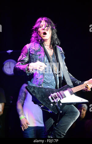 Irvine, CA, Stati Uniti d'America. 16 Ago, 2015. Musicista - TOM KEIFER sul palcoscenico Cathouse Live 2015 Irvine Meadows, Irvine, CA, Stati Uniti d'America, 15 agosto 2015.Credit immagine cr Scott Mitchell © Scott Mitchell/ZUMA filo/Alamy Live News Foto Stock