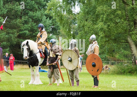 Storia militare Weekend con rievocazioni e visualizza di histrical periodi nella storia britannica a Cannock Chase Visitor Center Foto Stock