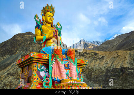 India Jammu Kashmir Ladakh Diskit il 32 m statua del Buddha Maitreya in Diskit monastero nella Valle di Nubra Foto Stock