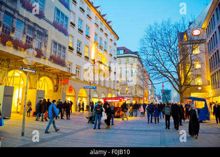 Kaufingerstrasse, Altstadt, città vecchia, Monaco di Baviera, Germania Foto Stock