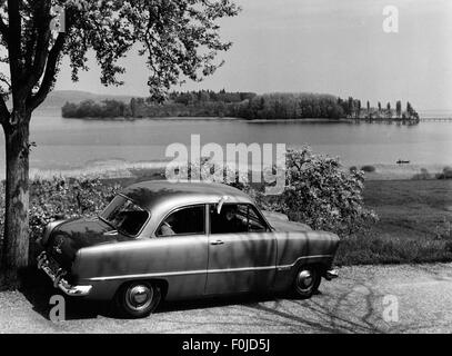 Trasporto / trasporto,auto,veicoli,Ford Taunus G13,su una strada di campagna,vista da destra,1952,M12,coupé,modello a due porte,lago,laghi,isola,isole,strada,in piedi,braccio,armi,finestra,escursione,escursione,breve viaggio,escursioni,brevi viaggi,tempo libero,tempo libero,miracolo economico,auto-anni 50,veicoli,auto-20,auto-auto,non-auto,auto,auto,veicoli,auto,auto,non-50,auto,auto,auto,auto,veicoli,auto,veicoli,veicoli,auto,veicoli,veicoli,veicoli,auto,non-20,auto,auto,auto,auto,auto,auto,anni,20,auto,Germania,veicoli,veicoli,veicoli,auto,veicoli,veicoli,veicoli,anni,20,auto,auto Foto Stock