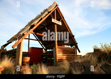 Bar nel mezzo della bussola vicino al Quiver Tree Forest in Namibia Foto Stock