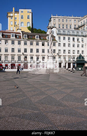 Il Portogallo, Lisbona, quadrato comunale (Portoghese: Praca Do Municipio) con settecento pilastro chiamato Pelourinho - gogna Foto Stock