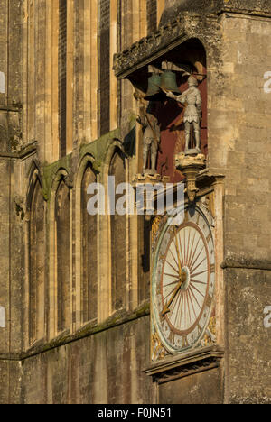 Dettaglio orologio sul lato della Cattedrale di Wells, Somerset, Inghilterra, Regno Unito Foto Stock