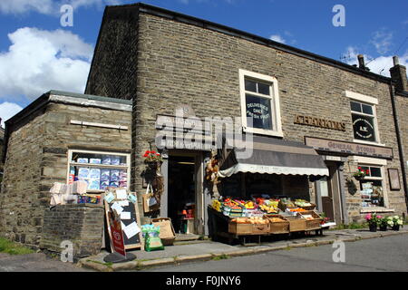 "Hankins Ortolano e Fruiterer' in Hayfield, Derbyshire - utilizzato come location del film dalla BBC per il villaggio. Foto Stock
