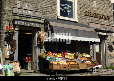 "Hankins Ortolano e Fruiterer' in Hayfield, Derbyshire - utilizzato come location del film dalla BBC per il villaggio. Foto Stock
