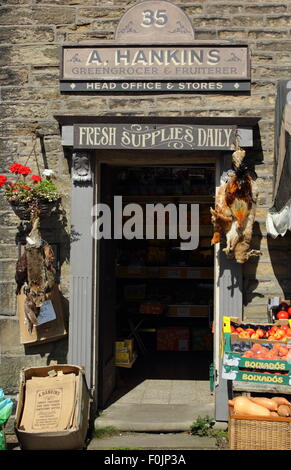 "Hankins Ortolano e Fruiterer' in Hayfield, Derbyshire - utilizzato come location del film dalla BBC per il villaggio. Foto Stock
