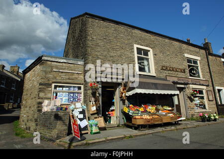 "Hankins Ortolano e Fruiterer' in Hayfield, Derbyshire - utilizzato come location del film dalla BBC per il villaggio. Foto Stock