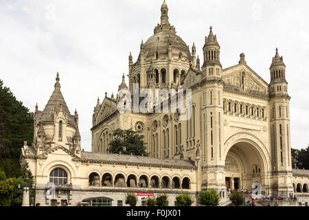 Basilica di Santa Teresa di Lisieux, Normandia, Francia Foto Stock