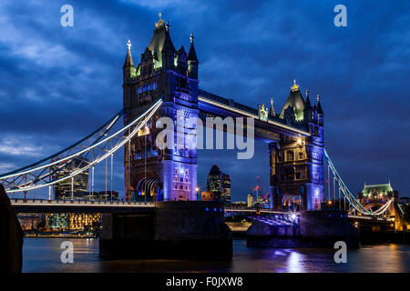 Il Tower Bridge di Londra, Inghilterra Foto Stock