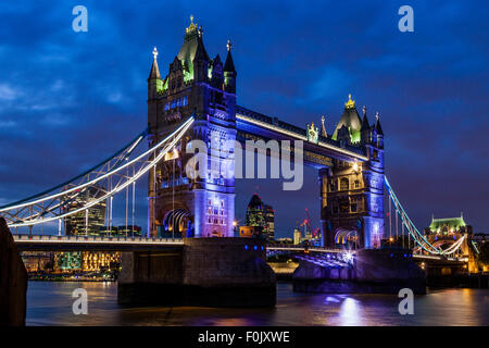 Il Tower Bridge di Londra, Inghilterra Foto Stock