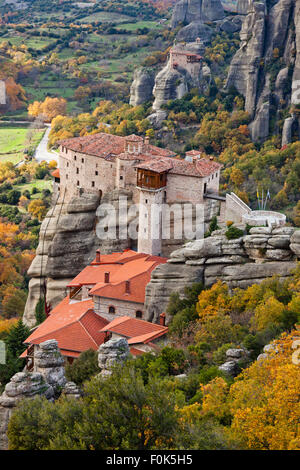 Monastero Roussanou e rocce di Meteora, regione di Trikala, Grecia Foto Stock