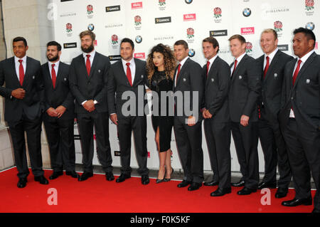 Londra, UK, 5 agosto 2015,Ella Eyre assiste esegue a 'li portano a casa' Inghilterra Rugby cena presso Grosvenor Hotel prima di competere Webb Ellis cup sul tappeto erboso di casa. Foto Stock