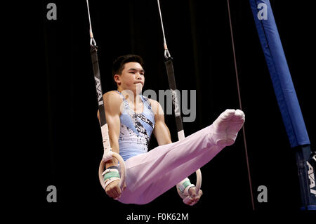 Indianapolis NEGLI STATI UNITI. 16 Ago, 2015. Addison Chung, dalla New England Sports Academy, compete in tutti intorno a finale al junior uomini 2015 P&G Campionati di ginnastica. Chung è stato chiamato per la squadra nazionale.Melissa J. Perenson/CSM/Alamy Live News Foto Stock