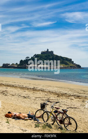 Vista verticale di St Michael's Mount, Cornwall. Foto Stock