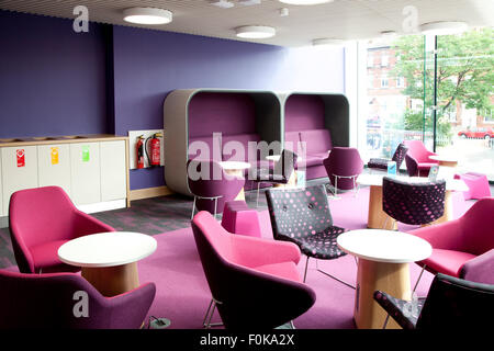 Gli studenti area di svago nella libreria Laidlaw all Università di Leeds Foto Stock