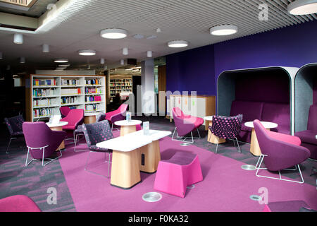 Gli studenti area di svago nella libreria Laidlaw all Università di Leeds Foto Stock