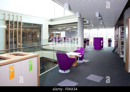 Gli studenti area di svago nella libreria Laidlaw all Università di Leeds Foto Stock