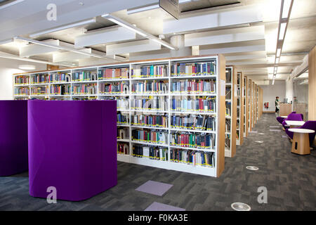 Gli studenti area di svago nella libreria Laidlaw all Università di Leeds Foto Stock