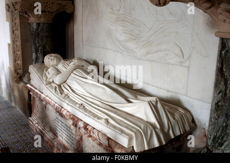 La donna che dorme monumento, Santa Maria Maddalena la Chiesa, Castle Ashby, Northamptonshire, England, Regno Unito Foto Stock